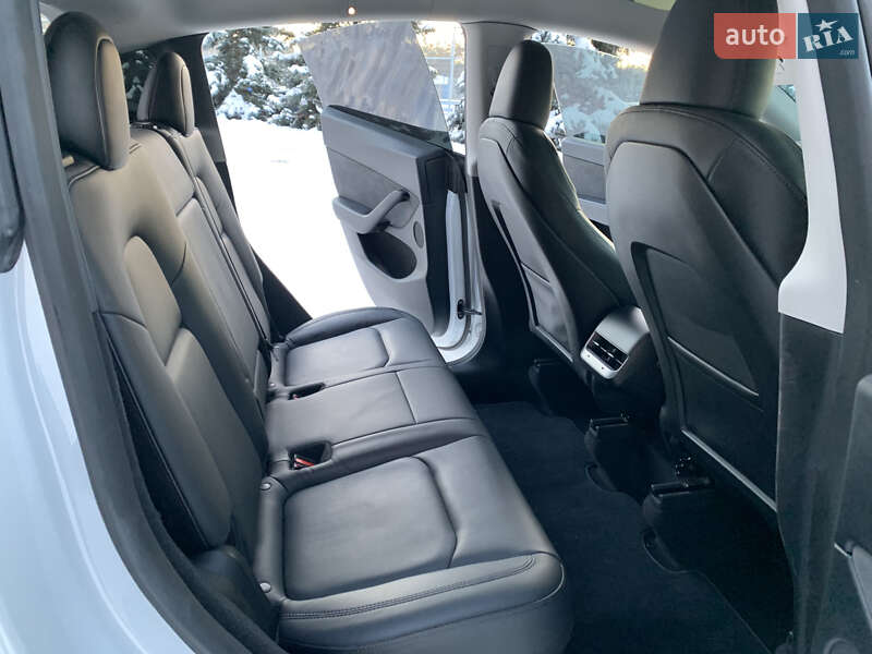 Внедорожник / Кроссовер Tesla Model Y 2023 в Киеве