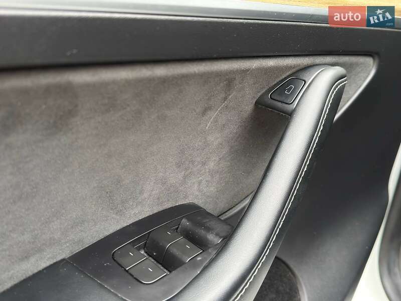 Позашляховик / Кросовер Tesla Model Y 2023 в Львові