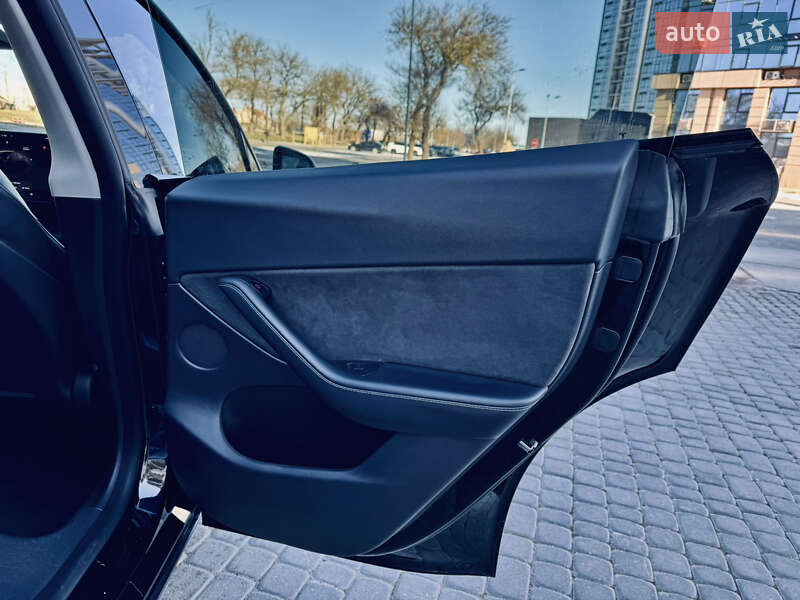 Позашляховик / Кросовер Tesla Model Y 2022 в Одесі фото 16 Позашляховик / Кросовер Tesla Model Y 2022 в Одесі