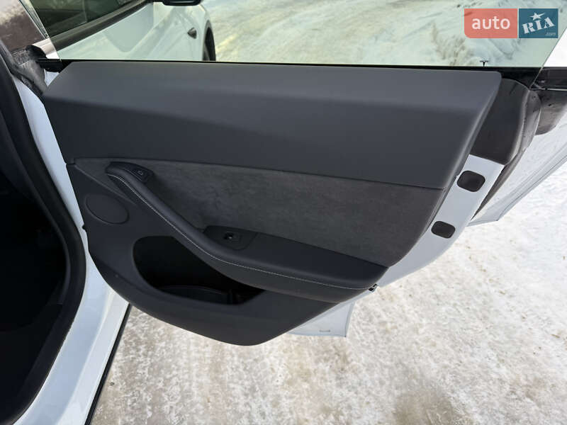 Позашляховик / Кросовер Tesla Model Y 2023 в Львові