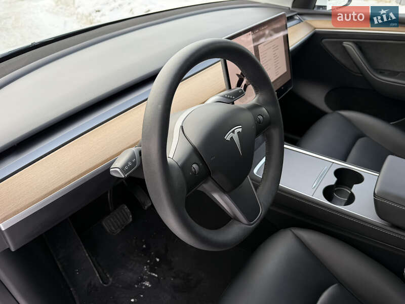 Позашляховик / Кросовер Tesla Model Y 2023 в Львові