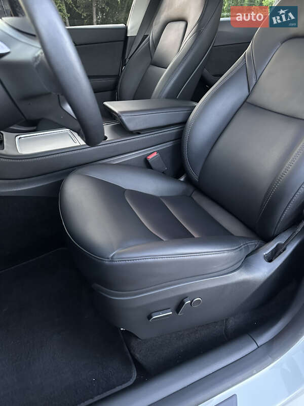 Позашляховик / Кросовер Tesla Model Y 2023 в Тернополі