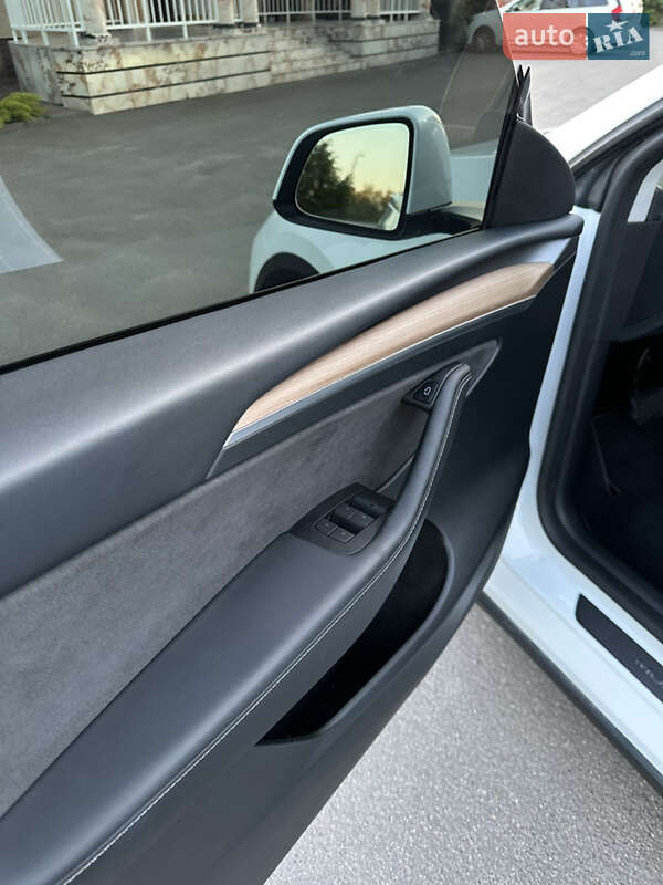 Позашляховик / Кросовер Tesla Model Y 2023 в Тернополі