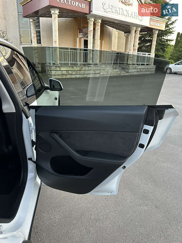 Позашляховик / Кросовер Tesla Model Y 2023 в Тернополі