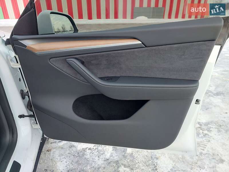 Позашляховик / Кросовер Tesla Model Y 2025 в Харкові