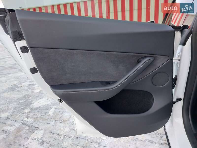 Позашляховик / Кросовер Tesla Model Y 2025 в Харкові