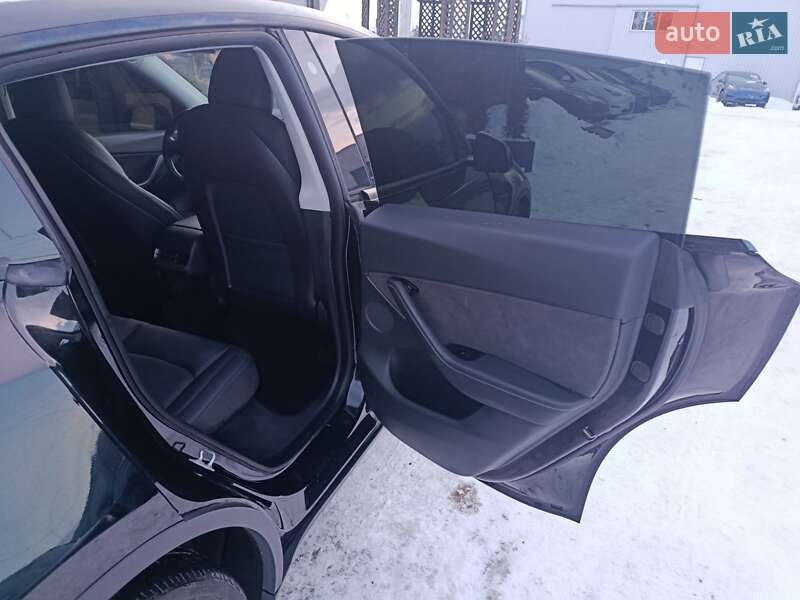 Позашляховик / Кросовер Tesla Model Y 2021 в Луцьку
