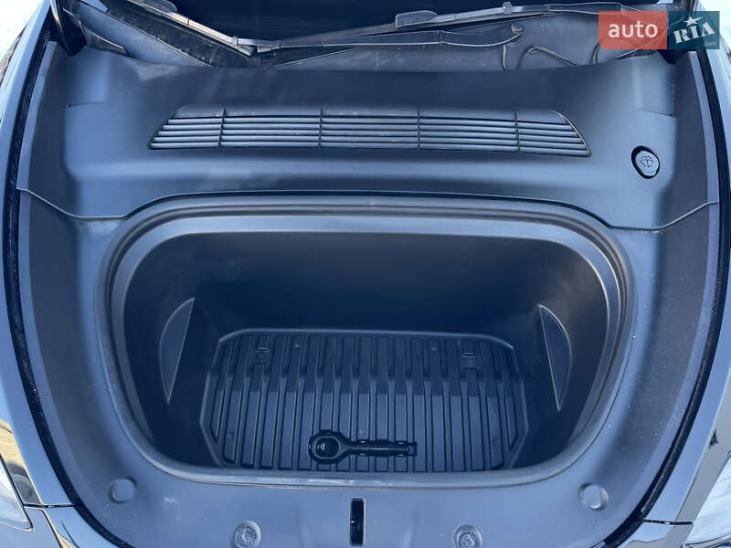 Позашляховик / Кросовер Tesla Model Y 2022 в Луцьку