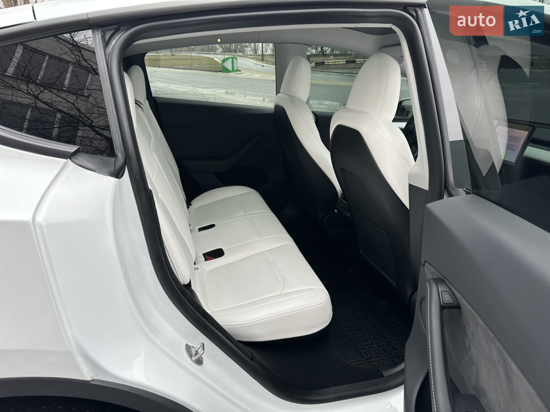 2023 Tesla Model Y - мініатюра 12