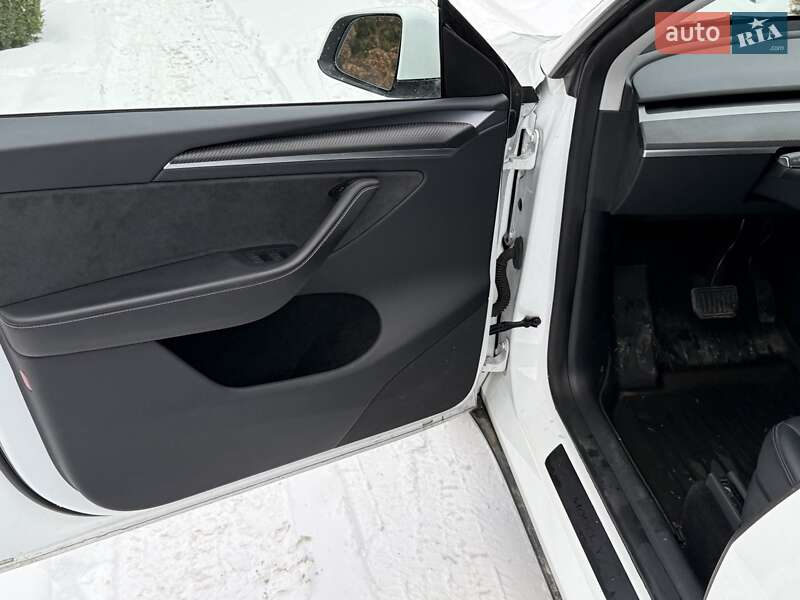 Внедорожник / Кроссовер Tesla Model Y 2023 в Киеве