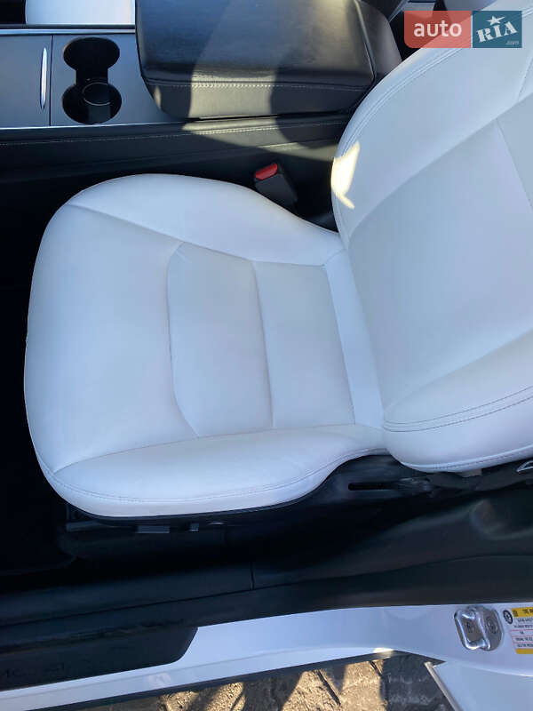 Внедорожник / Кроссовер Tesla Model Y 2021 в Львове