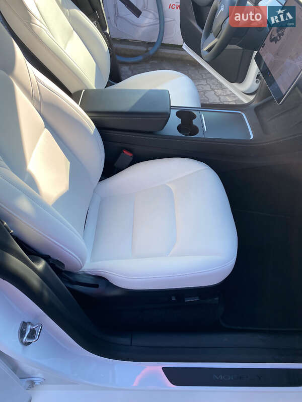 Внедорожник / Кроссовер Tesla Model Y 2021 в Львове