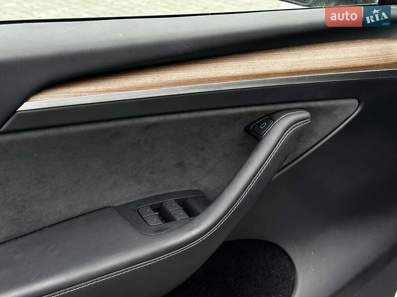 Позашляховик / Кросовер Tesla Model Y 2024 в Львові