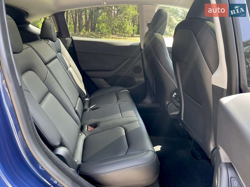 Внедорожник / Кроссовер Tesla Model Y 2024 в Киеве