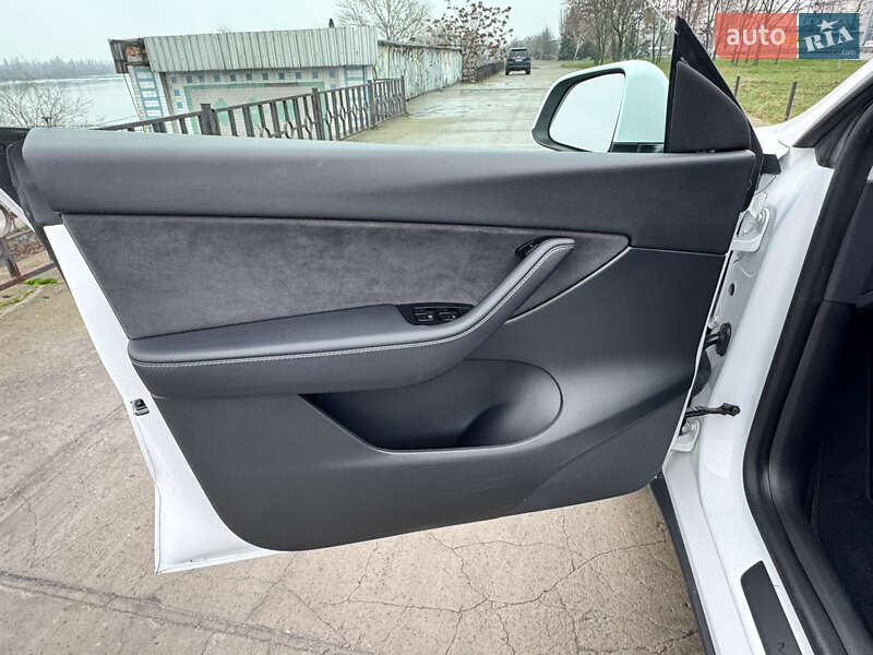 Внедорожник / Кроссовер Tesla Model Y 2020 в Днепре