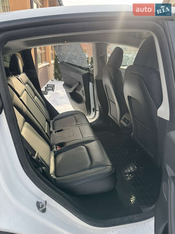 Позашляховик / Кросовер Tesla Model Y 2024 в Львові фото 9 Позашляховик / Кросовер Tesla Model Y 2024 в Львові