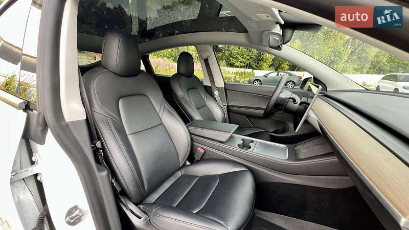 Позашляховик / Кросовер Tesla Model Y 2021 в Луцьку