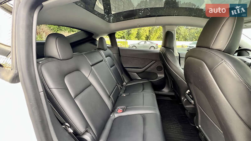 Позашляховик / Кросовер Tesla Model Y 2021 в Луцьку