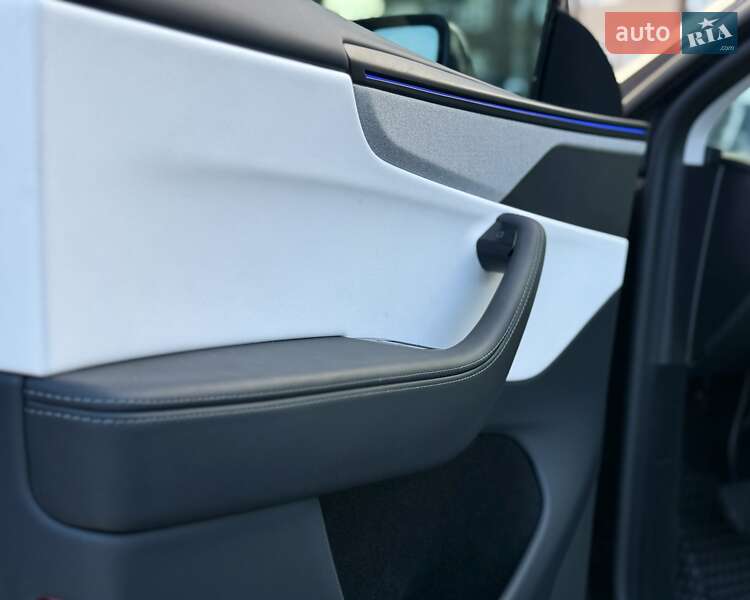 Позашляховик / Кросовер Tesla Model Y 2025 в Києві фото 17 Позашляховик / Кросовер Tesla Model Y 2025 в Києві