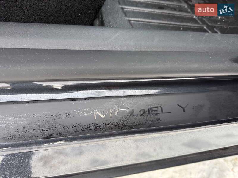 Позашляховик / Кросовер Tesla Model Y 2024 в Києві