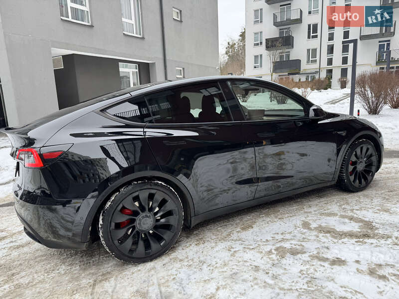 Позашляховик / Кросовер Tesla Model Y 2022 в Львові