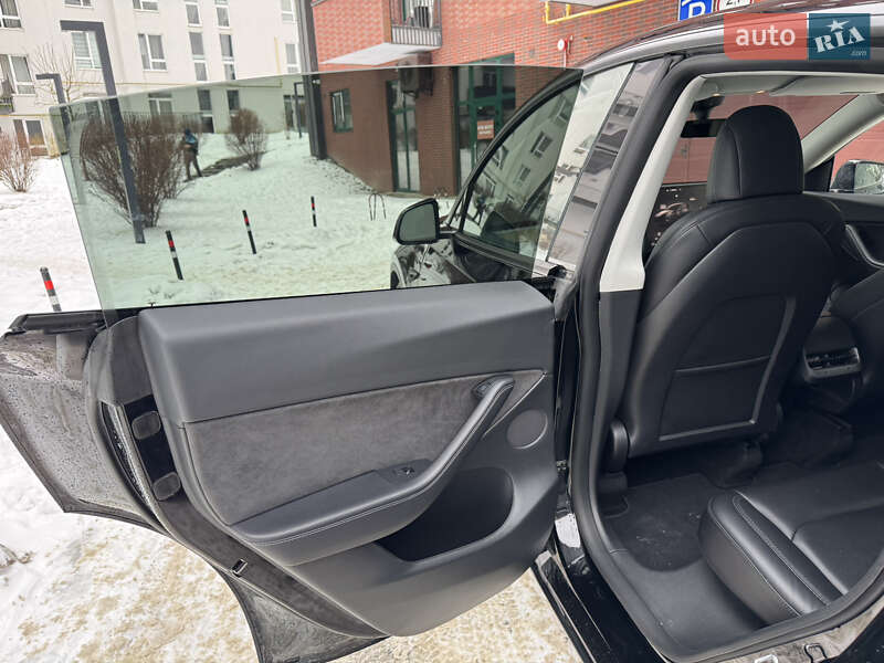 Позашляховик / Кросовер Tesla Model Y 2022 в Львові
