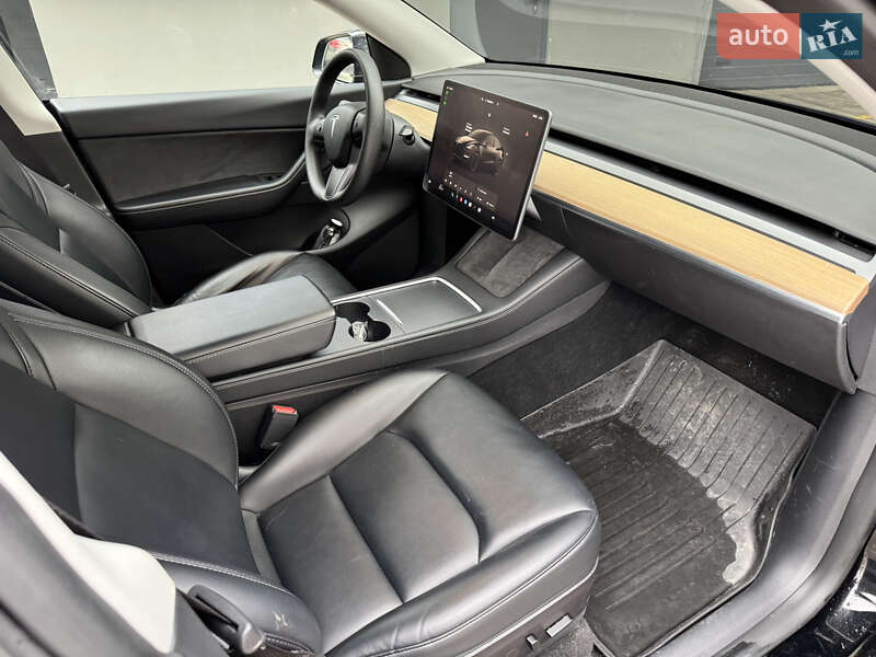 Позашляховик / Кросовер Tesla Model Y 2022 в Львові