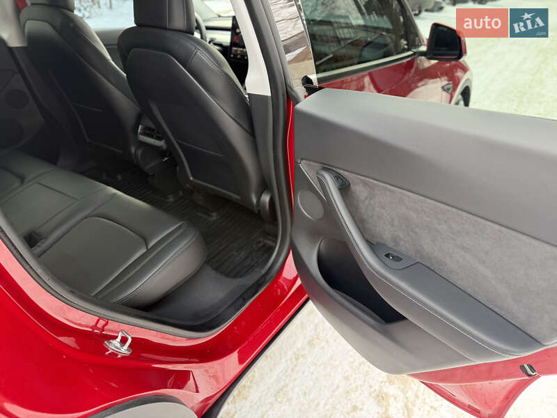 Позашляховик / Кросовер Tesla Model Y 2021 в Києві фото 21 Позашляховик / Кросовер Tesla Model Y 2021 в Києві