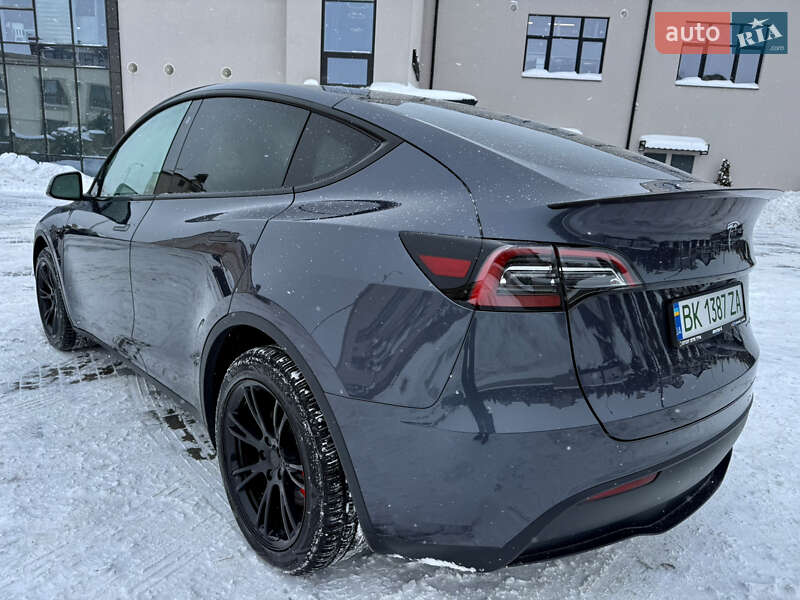 Внедорожник / Кроссовер Tesla Model Y 2023 в Ровно