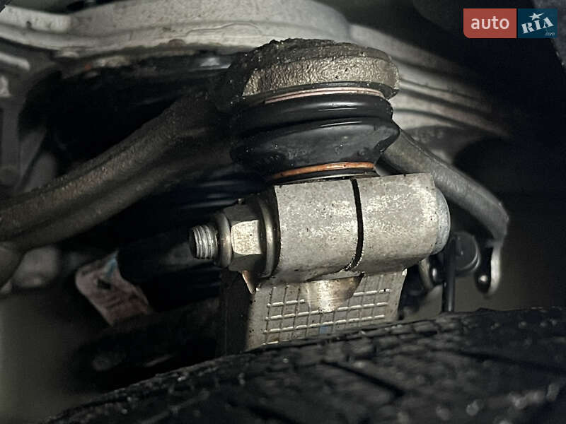 Позашляховик / Кросовер Tesla Model Y 2023 в Львові фото 21 Позашляховик / Кросовер Tesla Model Y 2023 в Львові