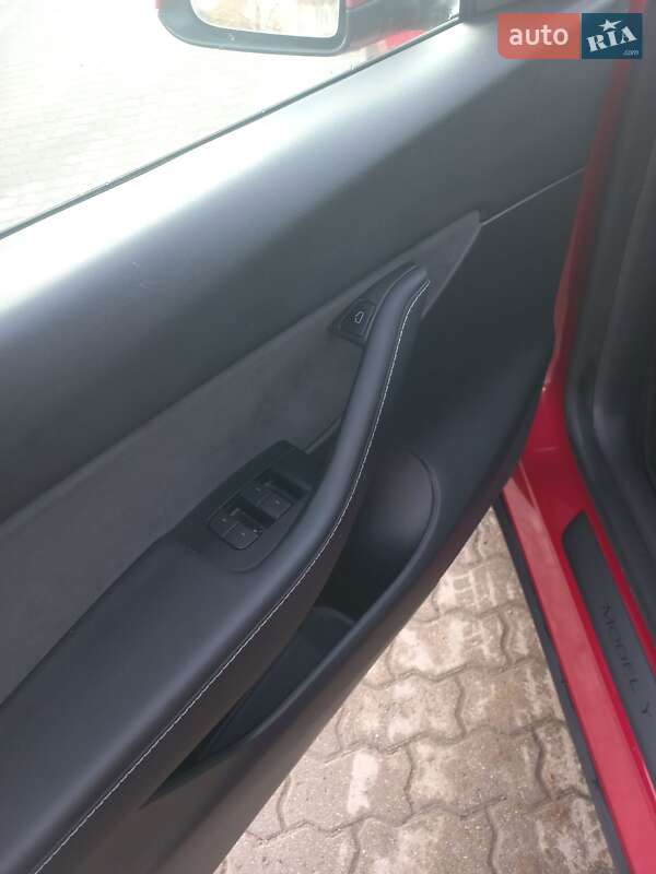 Позашляховик / Кросовер Tesla Model Y 2022 в Яворові