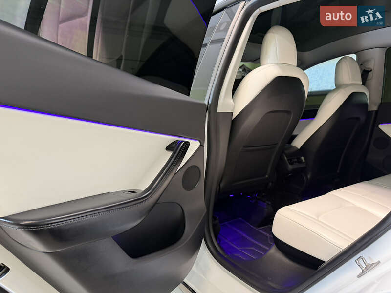 Внедорожник / Кроссовер Tesla Model Y 2021 в Львове