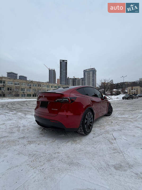 Позашляховик / Кросовер Tesla Model Y 2024 в Києві