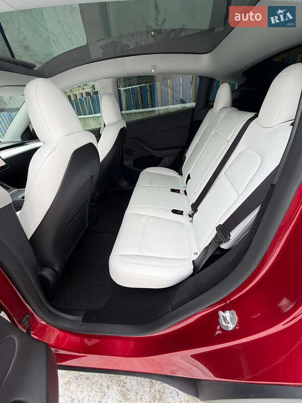 Позашляховик / Кросовер Tesla Model Y 2024 в Києві