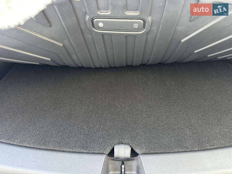 Внедорожник / Кроссовер Tesla Model Y 2021 в Львове