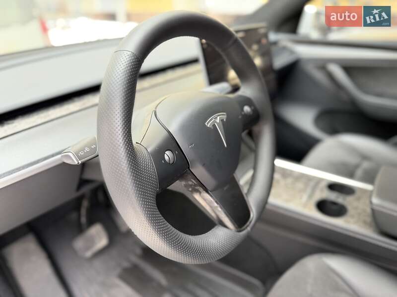 Внедорожник / Кроссовер Tesla Model Y 2024 в Киеве