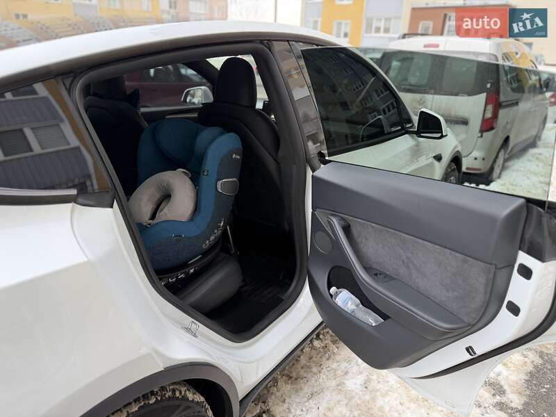 Внедорожник / Кроссовер Tesla Model Y 2024 в Киеве