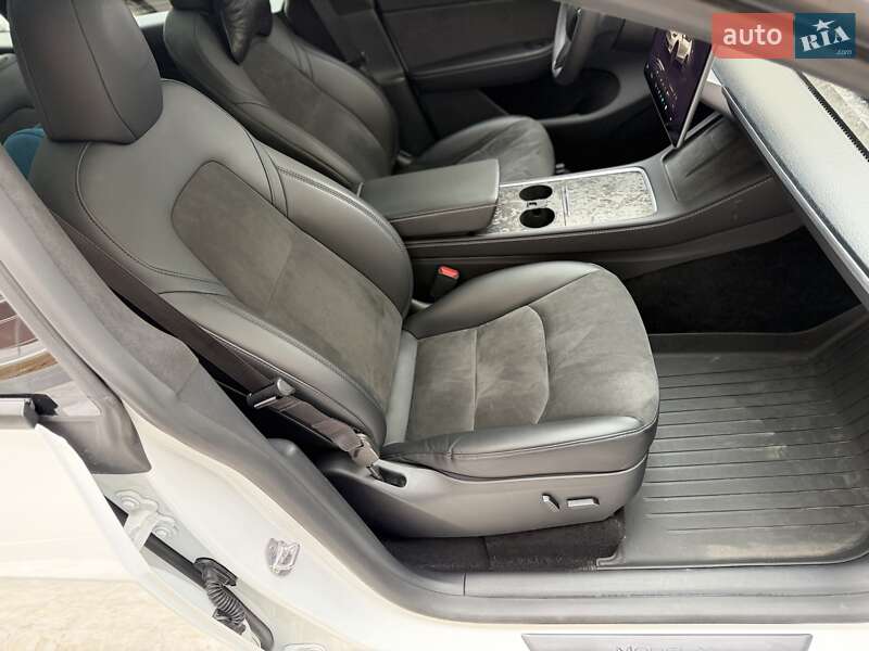 Внедорожник / Кроссовер Tesla Model Y 2024 в Киеве