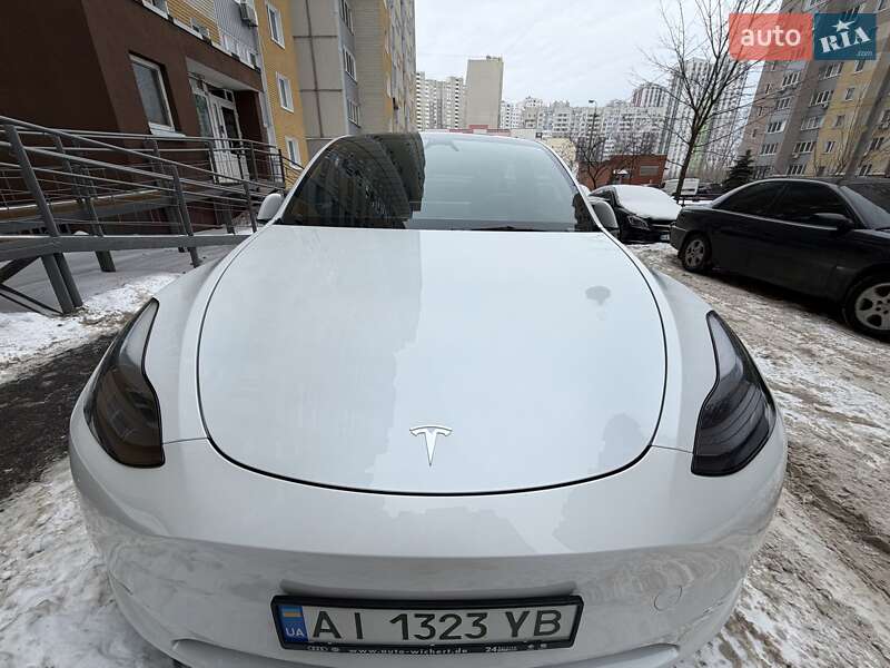 Внедорожник / Кроссовер Tesla Model Y 2024 в Киеве