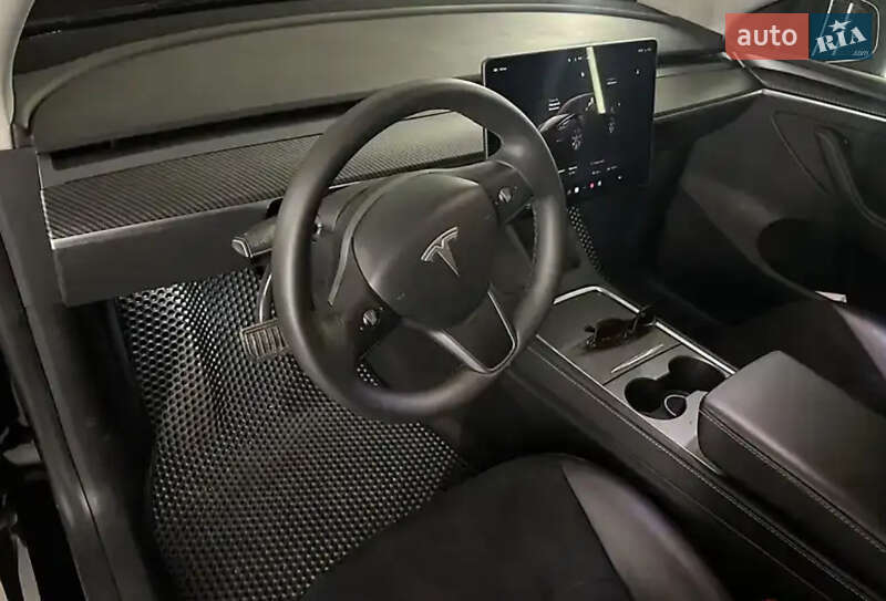 Позашляховик / Кросовер Tesla Model Y 2022 в Львові