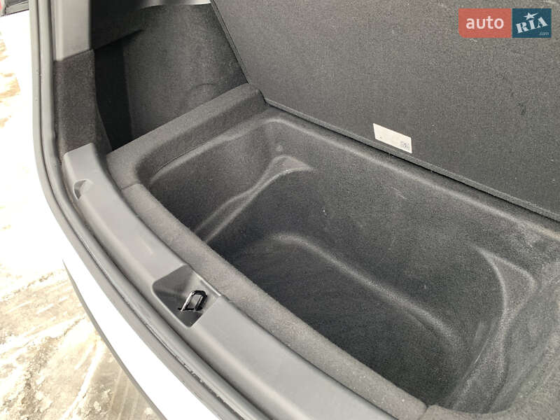 Позашляховик / Кросовер Tesla Model Y 2021 в Києві