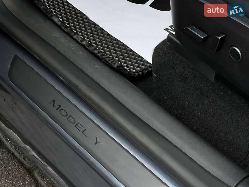 Позашляховик / Кросовер Tesla Model Y 2022 в Івано-Франківську