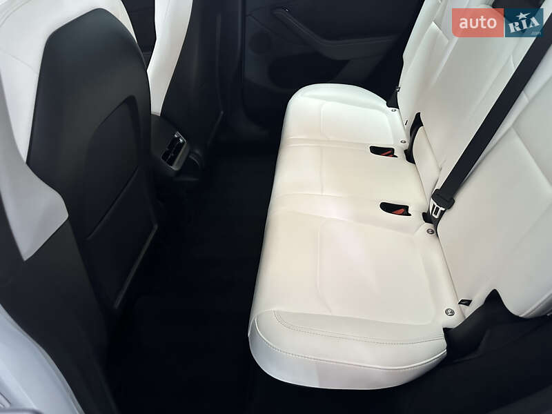 Внедорожник / Кроссовер Tesla Model Y 2024 в Днепре