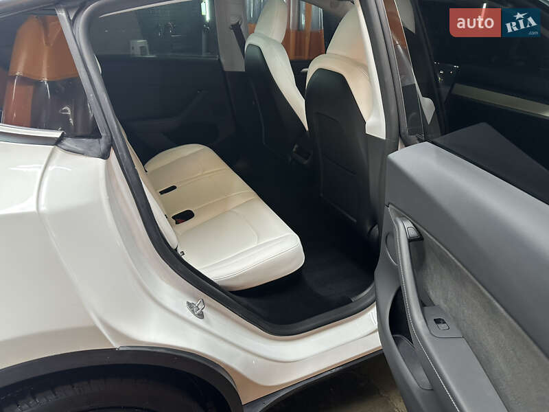 Внедорожник / Кроссовер Tesla Model Y 2024 в Днепре