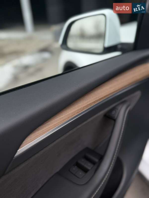 Позашляховик / Кросовер Tesla Model Y 2024 в Києві фото 10 Позашляховик / Кросовер Tesla Model Y 2024 в Києві