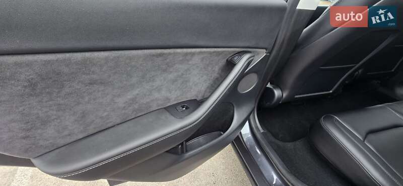 Позашляховик / Кросовер Tesla Model Y 2024 в Рівному