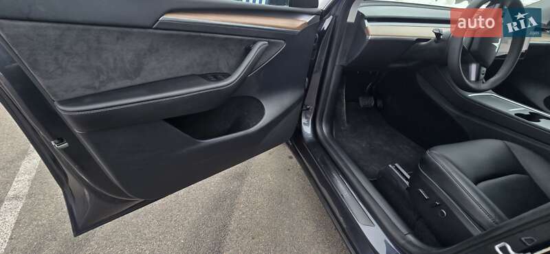 Позашляховик / Кросовер Tesla Model Y 2024 в Рівному