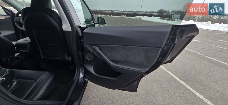 Позашляховик / Кросовер Tesla Model Y 2024 в Рівному