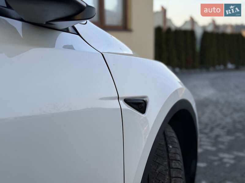Позашляховик / Кросовер Tesla Model Y 2021 в Дрогобичі