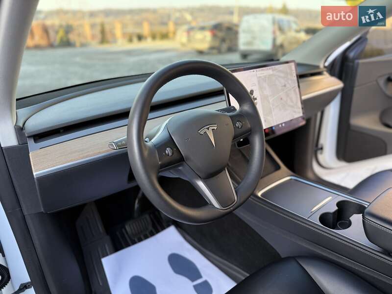 Позашляховик / Кросовер Tesla Model Y 2021 в Дрогобичі